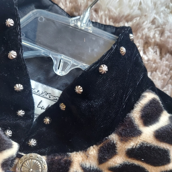 Lucia Lukken Animal Print Vest - Picture 3 of 5